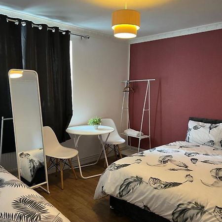 Private Room With Two Beds Near Central Londres Exterior foto