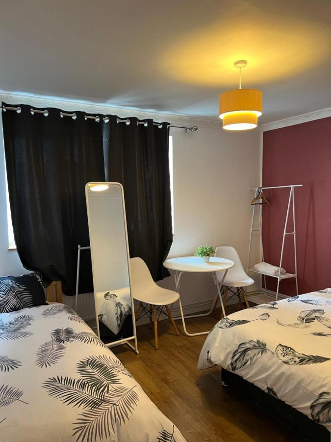 Private Room With Two Beds Near Central Londres Exterior foto